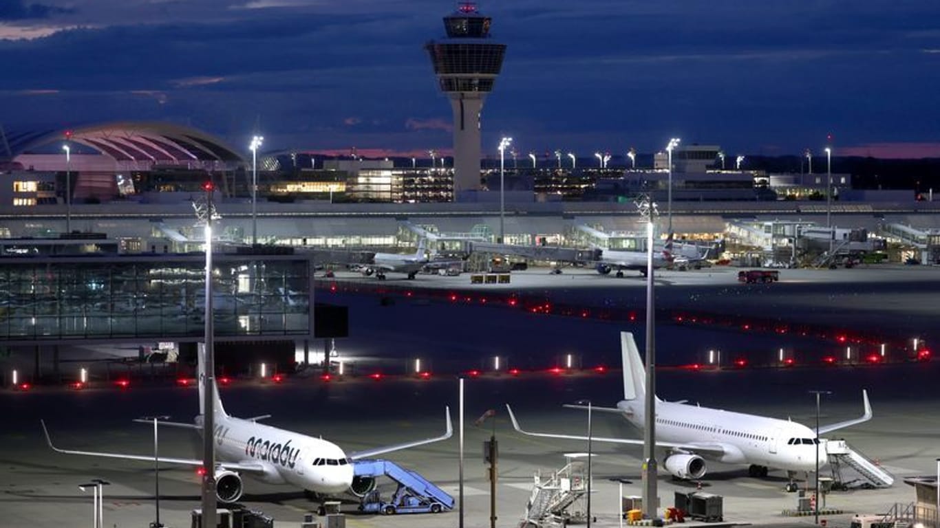 Flugzeuge auf dem Münchener Flughafen (Archivbild): Ein Flieger ist dort am Freitagabend notgelandet.