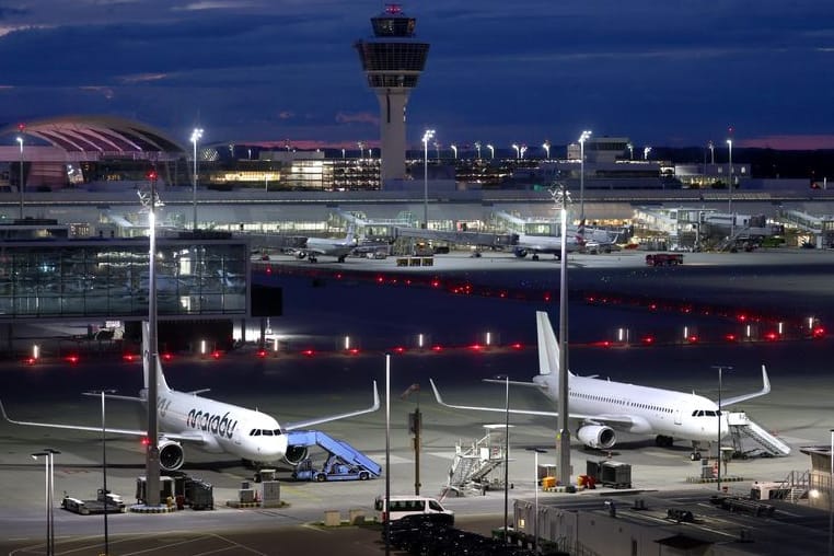 Flugzeuge auf dem Münchener Flughafen (Archivbild): Ein Flieger ist dort am Freitagabend notgelandet.