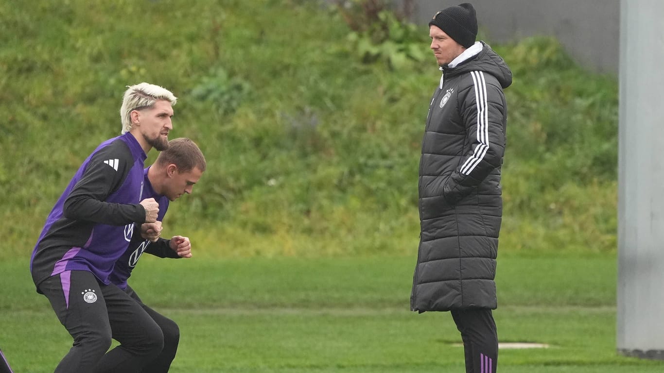 Im Austausch: Julian Nagelsmann (r.) und Robert Andrich.