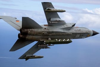 Taurus-Lenkflugkörper (Symbolbild): Die von der Bundeswehr herausgegebene Aufnahme zeigt einen Kampfjet Tornado IDS ASSTA 3.0, bestückt mit Taurus.