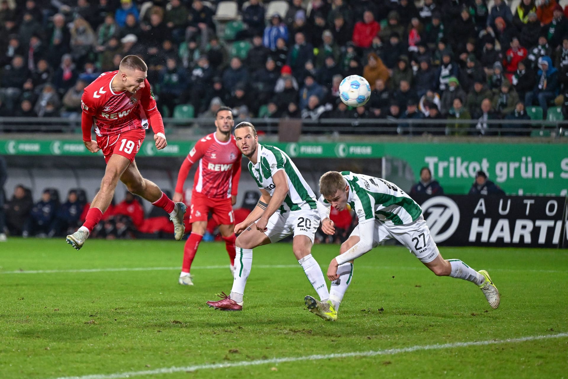 Tim Lemperles Kopfball ins Glück: Dem FC reichte gegen Münster eine gelungene Aktion.