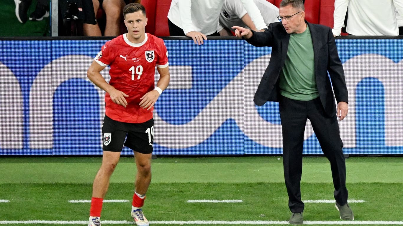 Trainer Ralf Rangnick (r) und Christoph Baumgartner