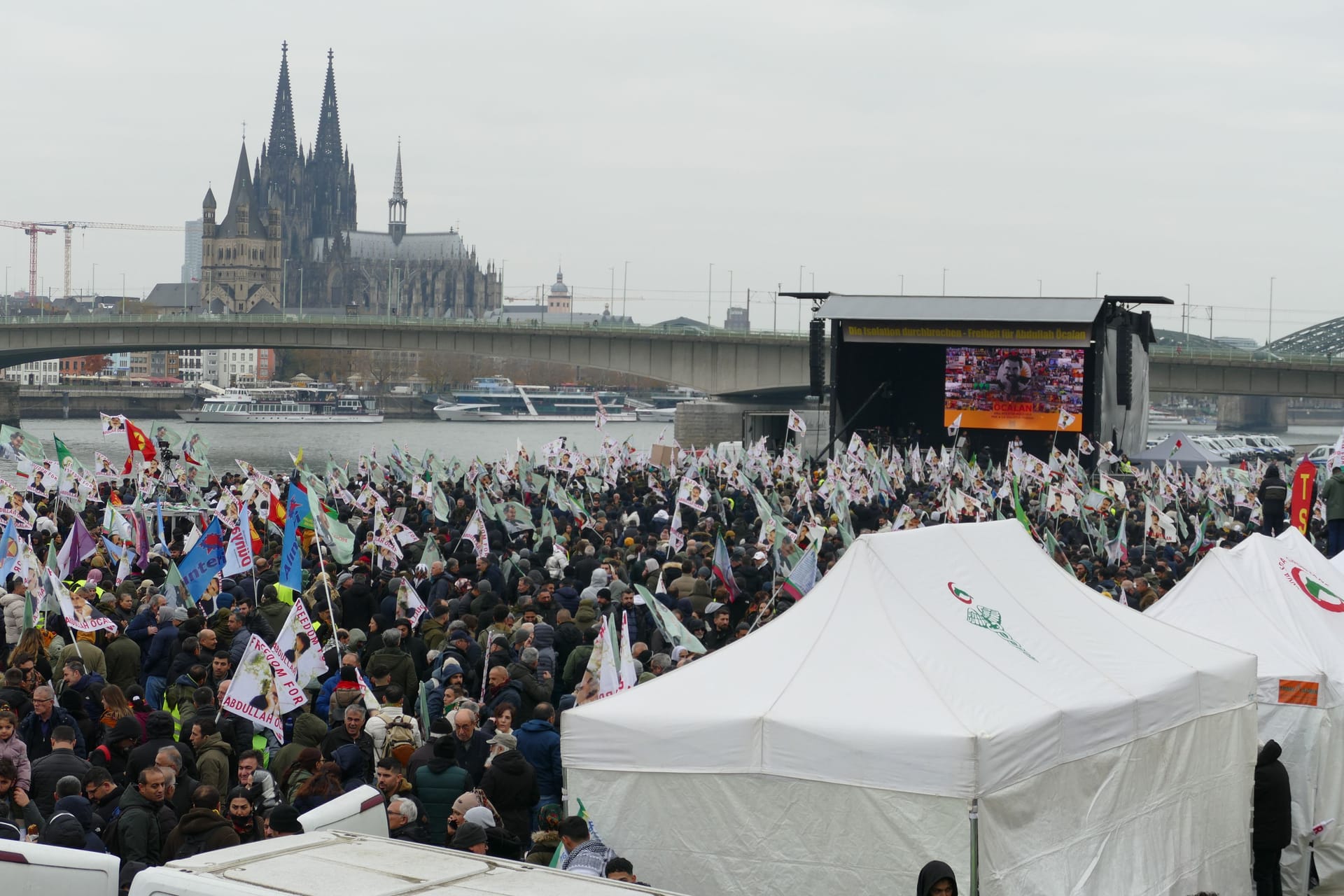 Unter dem Motto "Freiheit für Öcalan" wurde am Samstag in Köln demonstriert.