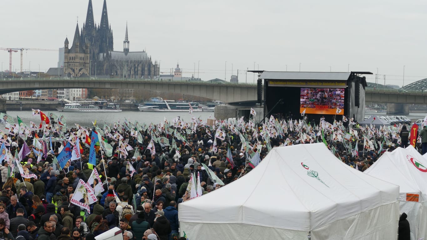 Unter dem Motto "Freiheit für Öcalan" wurde am Samstag in Köln demonstriert.