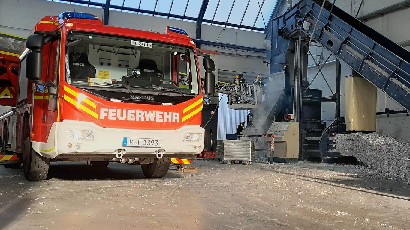 Ein Feuerwehrfahrzeug am Einsatzort: Verletzt wurde bei dem Brand niemand.