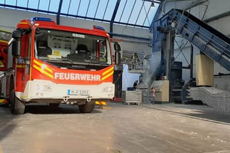 Ein Feuerwehrfahrzeug am Einsatzort: Verletzt wurde bei dem Brand niemand.