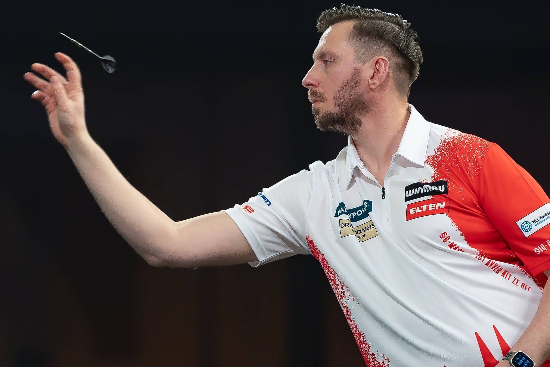 Florian Hempel im Match gegen Daryl Gurney.