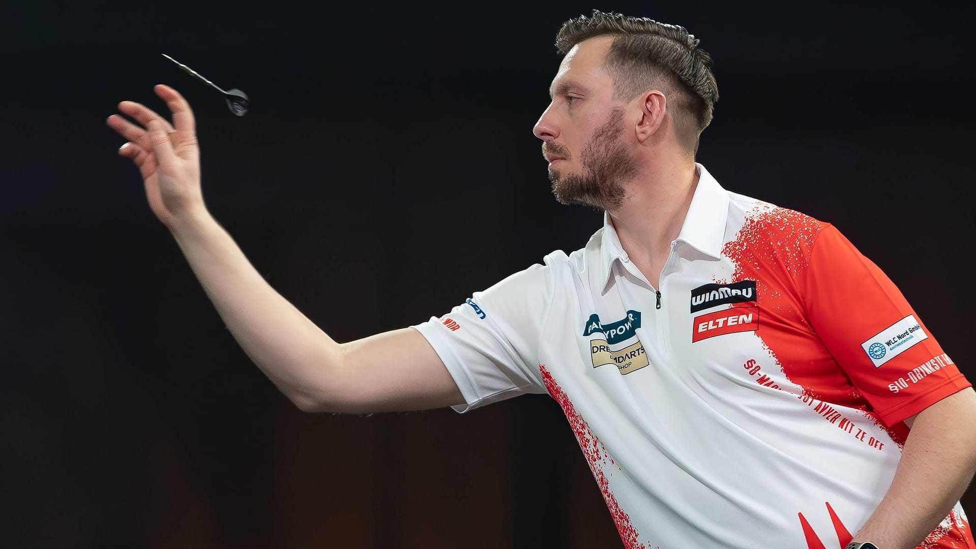 Florian Hempel im Match gegen Daryl Gurney.