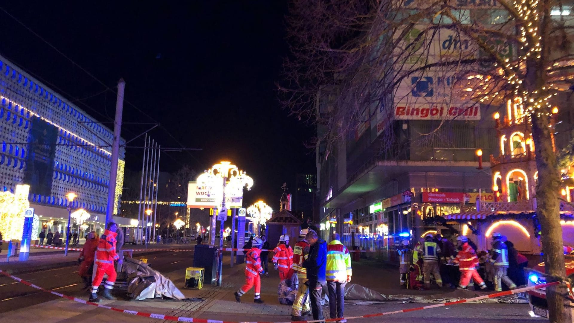 Auto fährt in Menschenmenge auf Magdeburger Weihnachtsmarkt