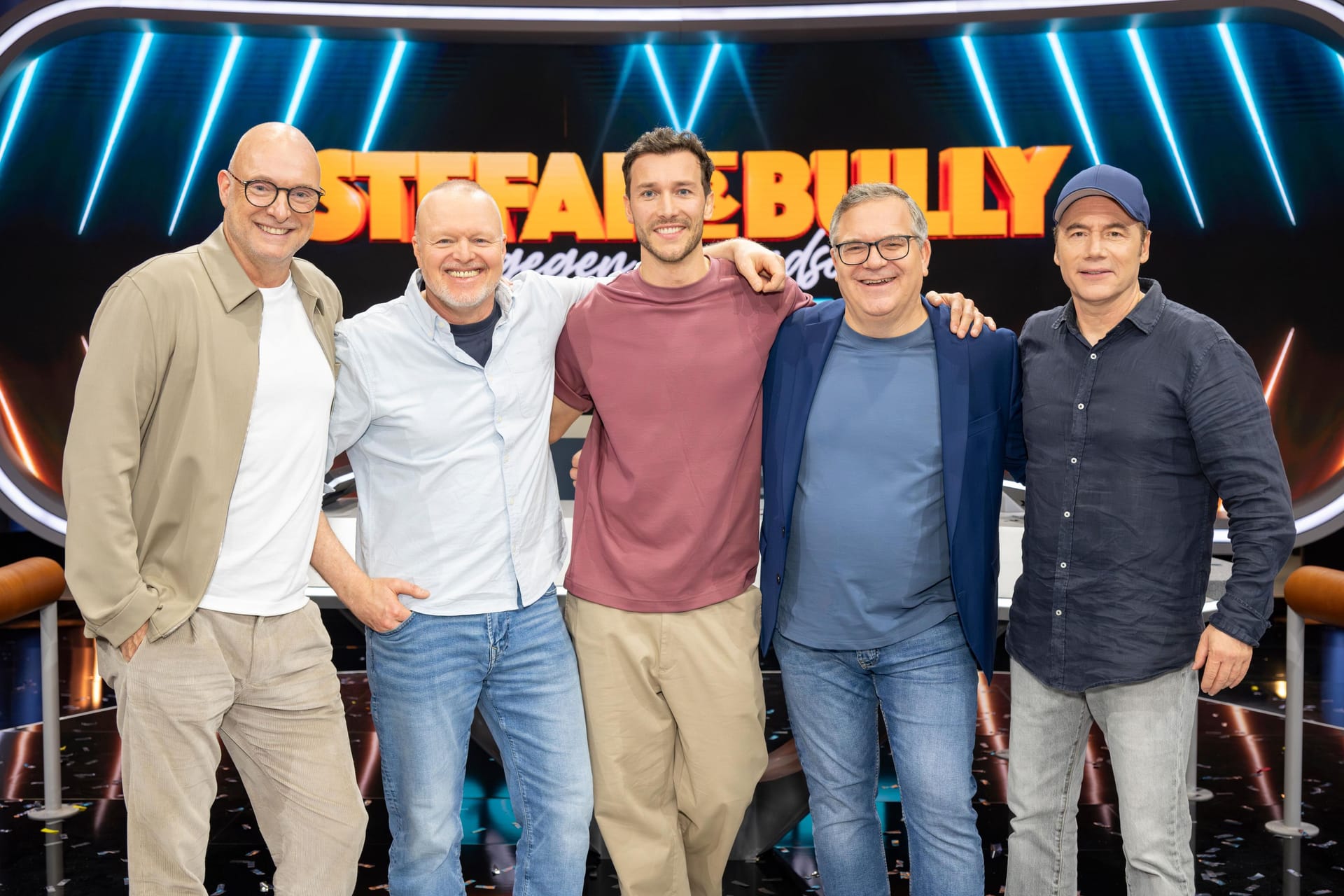 "Stefan und Bully gegen irgendson Schnulli": v.l. Kommentator Frank Buschmann, Stefan Raab, Marc, Moderator Elton und Michael Bully Herbig.