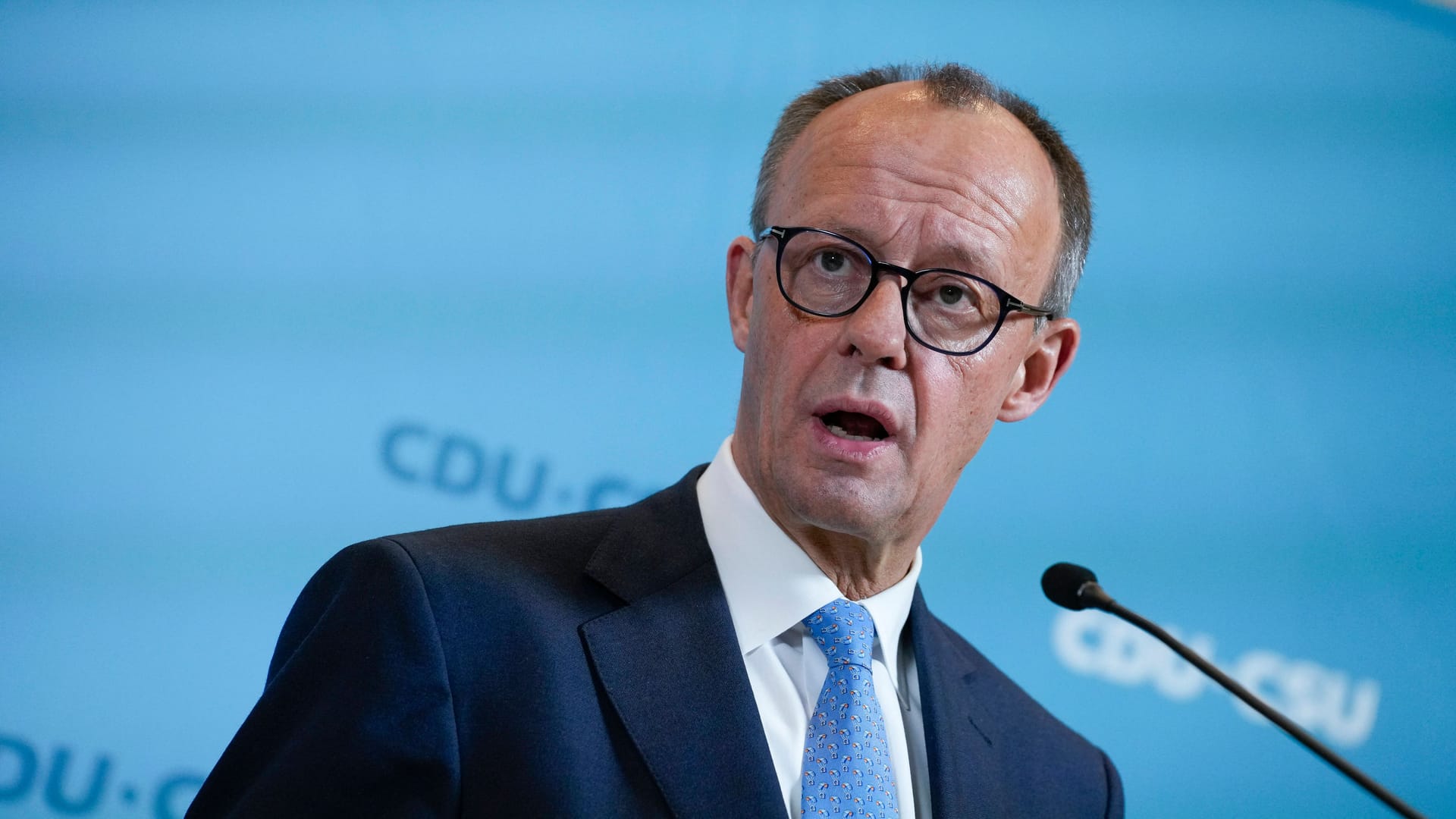 CDU-Chef Friedrich Merz warnt vor Assad-Gehilfen, die nach Deutschland einreisen wollen. (Archivbild)