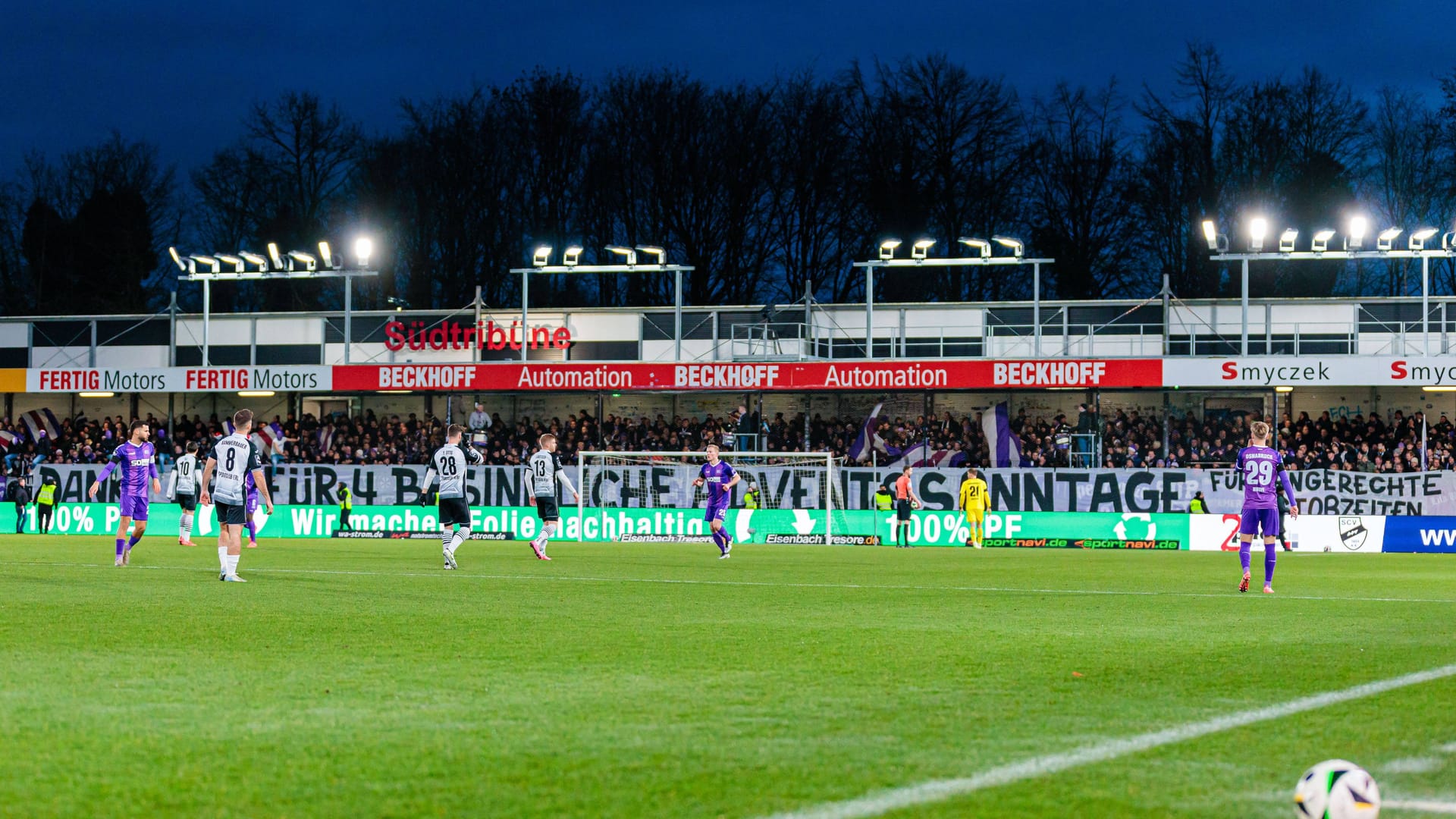 Das besagte Banner im Gästeblock in Verl.