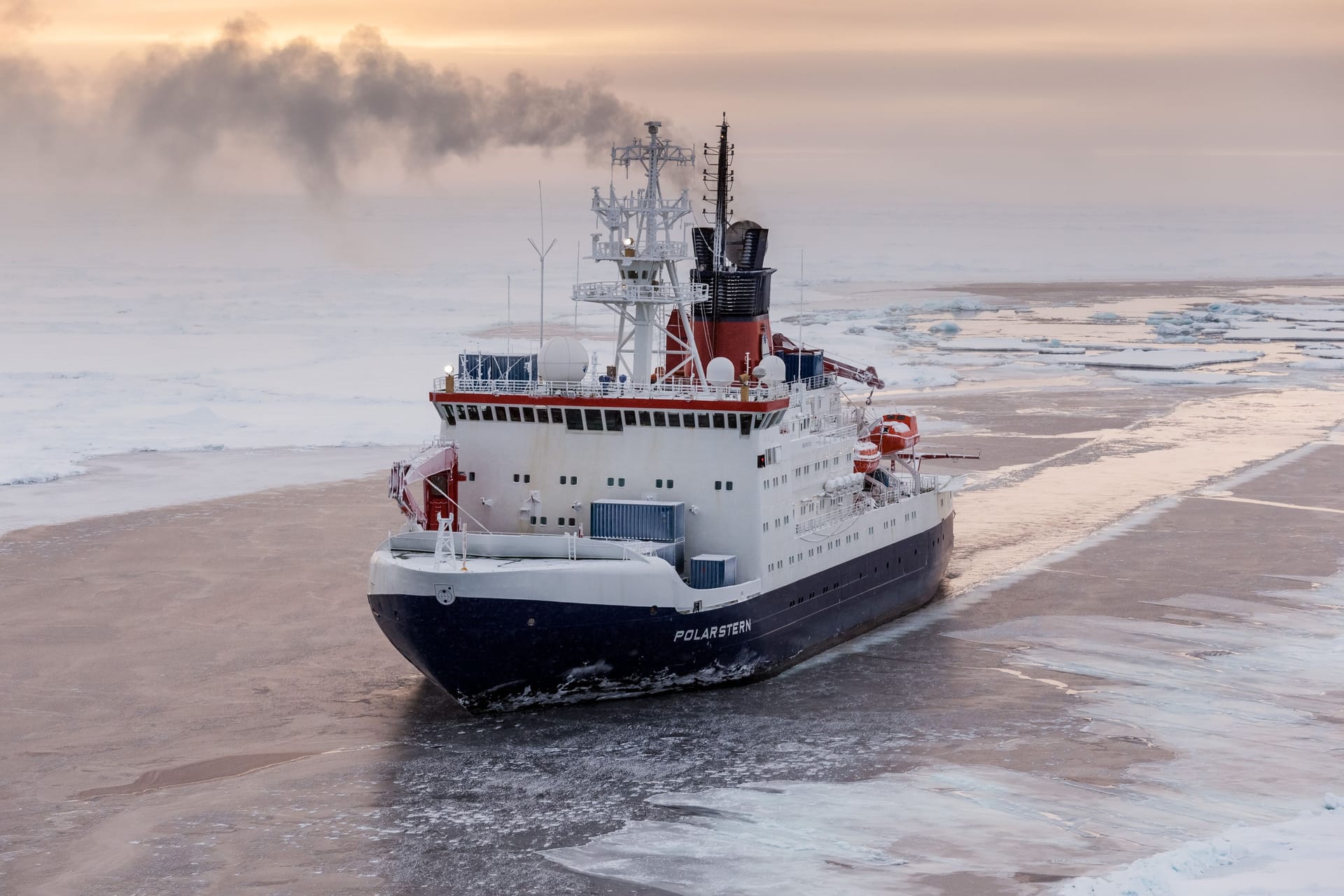 Das Forschungsschiff "Polarstern" hat in 40 Jahren so manches Abenteuer erlebt.