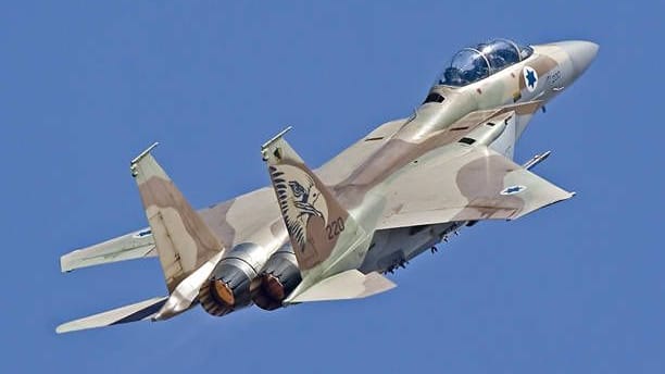 Eine israelische McDonnell Douglas F-15 Eagle während eines Übungsfluges (Archivbild).