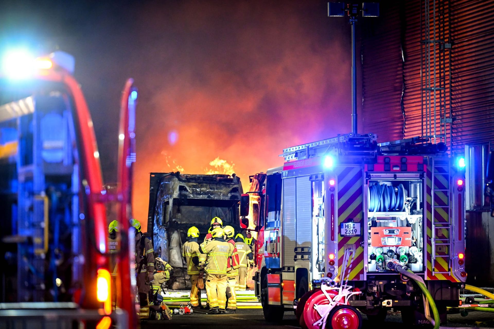 Großbrand in Bremer Überseestadt