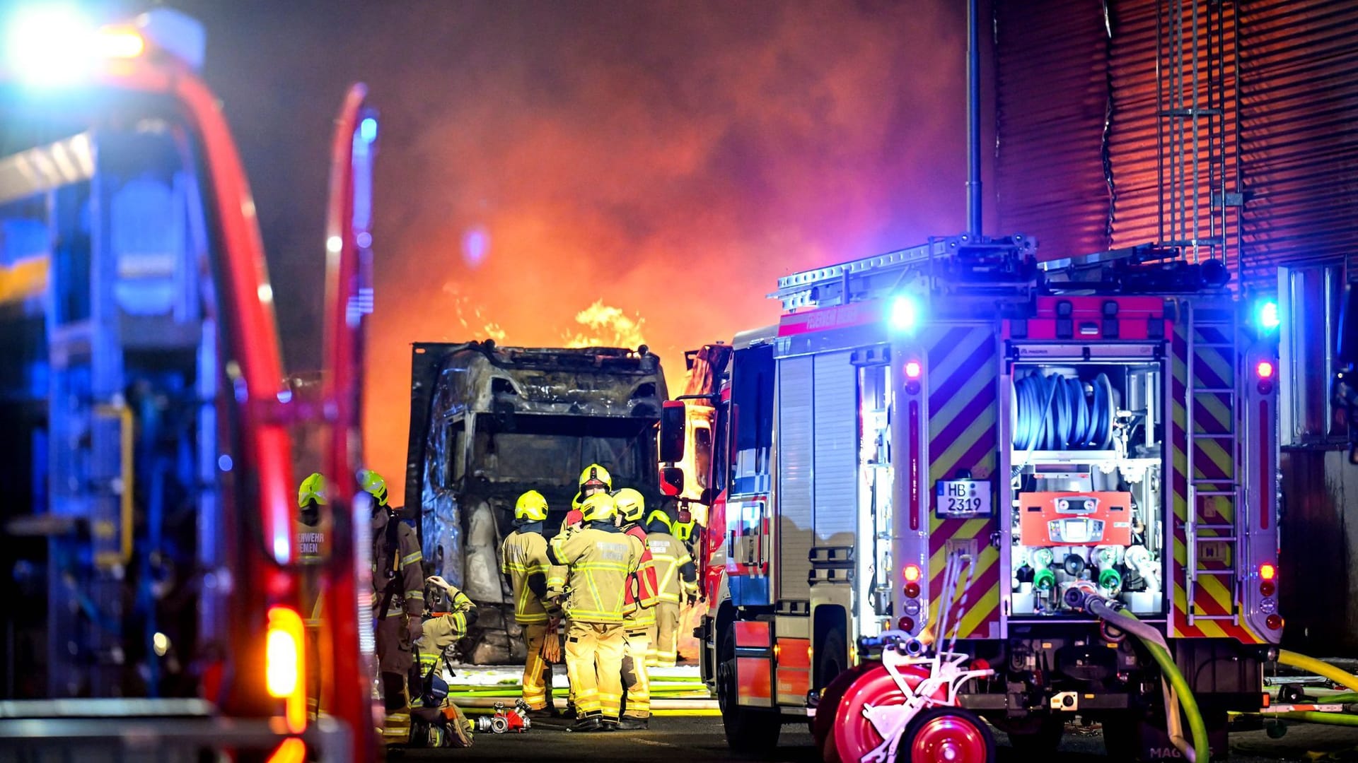 Großbrand in Bremer Überseestadt