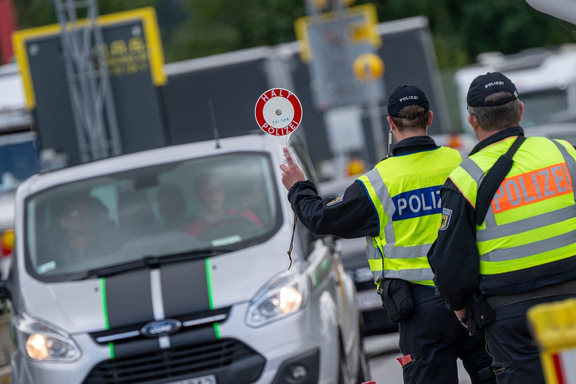 Mehrheit sieht Migrationspolitik der Regierung kritisch