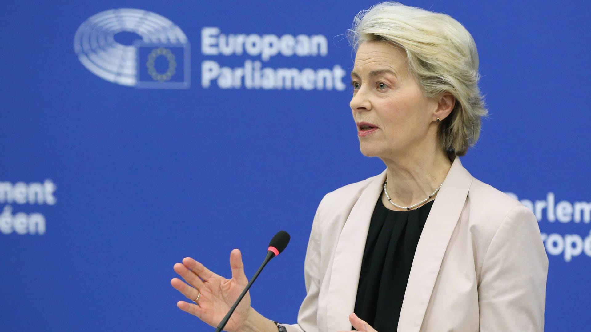 Ursula von der Leyen (Archivbild): Von der Leyen möchte, dass die EU mehr für Reparatur und den Aufbau der Energieversorgung in der Ukraine tut.