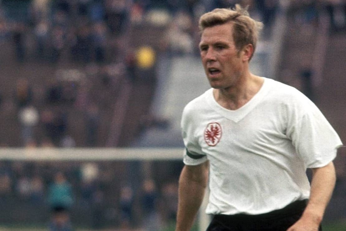 Dieter Lindner bei einem Spiel Ende der 1960er Jahre: Rund zehn Jahre zuvor wurde er Meister mit der Eintracht.