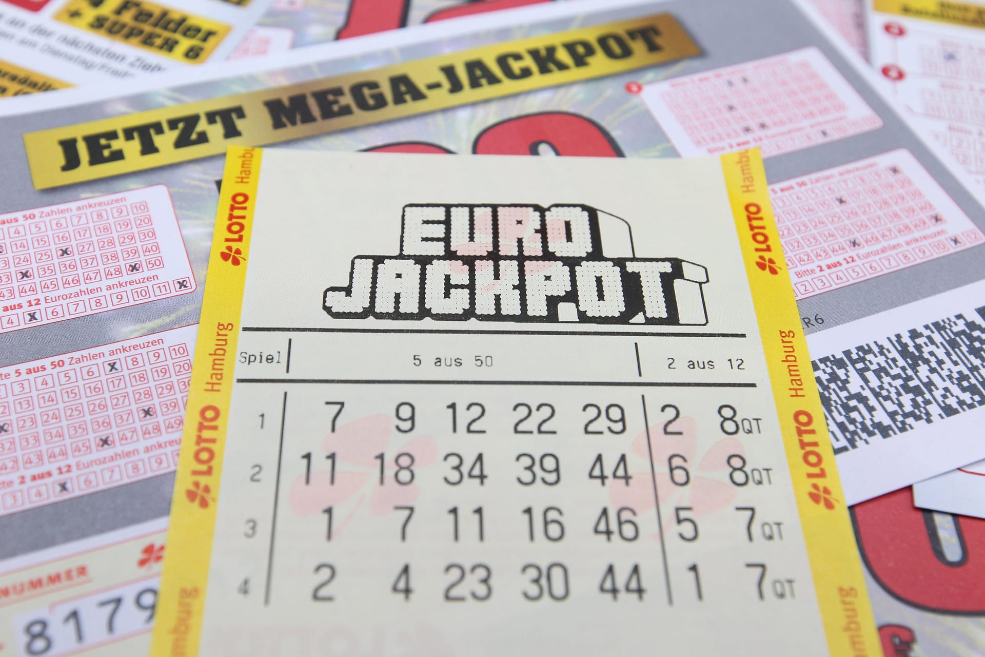 Ein ausgefüllter Schein der Zahlenlotterie Eurojackpot (Symbolfoto): Ein Hamburger Tipper hat 221.813 Euro gewonnen.