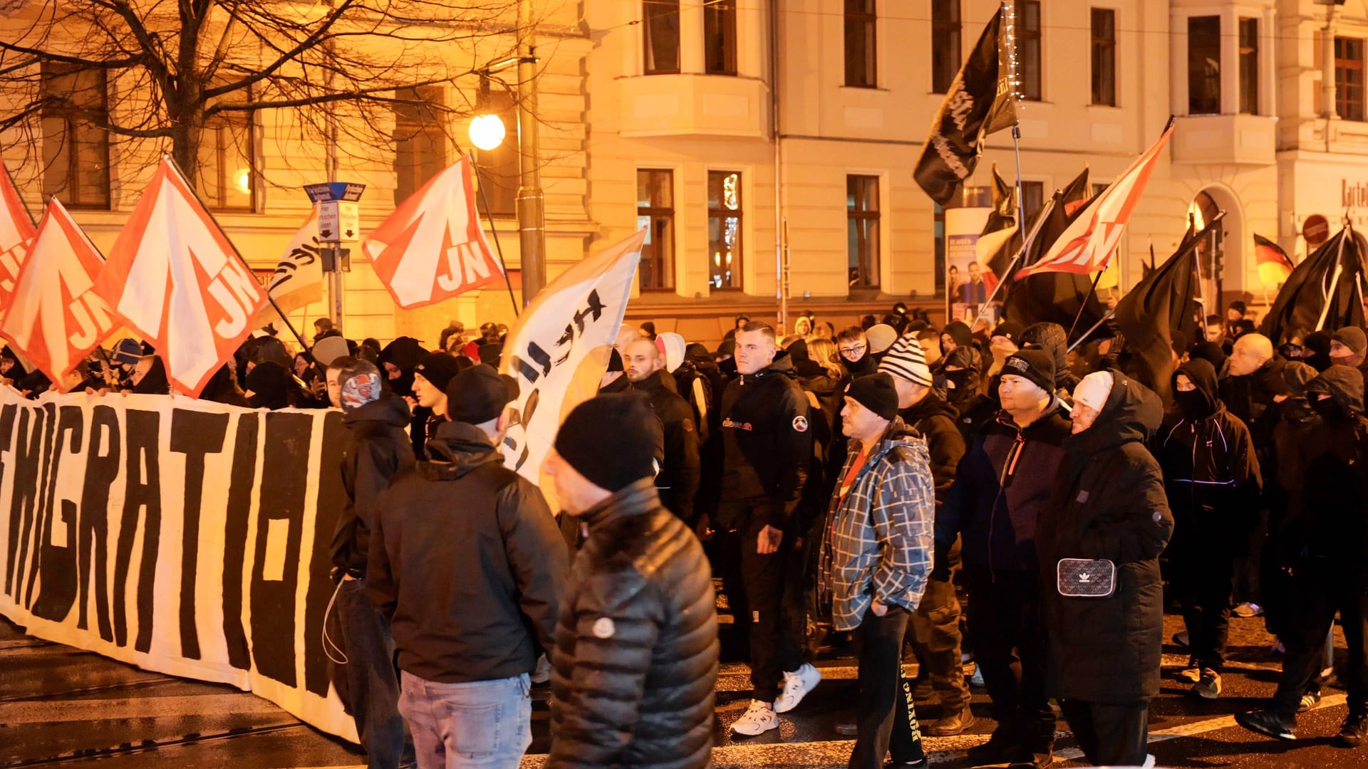 Hunderte Rechtsextreme hatten in Magdeburg kurz nach dem Anschlag gegen Ausländer demonstriert.