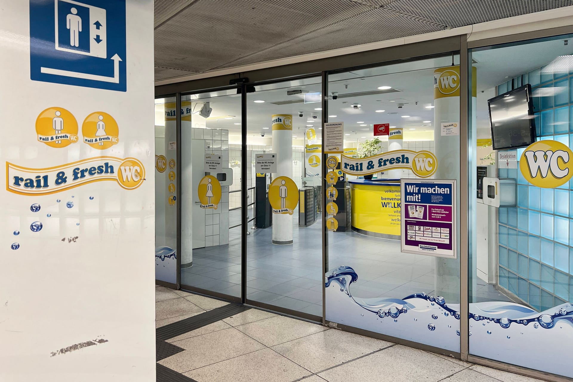 Eine "Rail & Fresh"-Anlage (Archivbild): Am Hauptbahnhof in Berlin kostet der Toilettengang bald mehr.