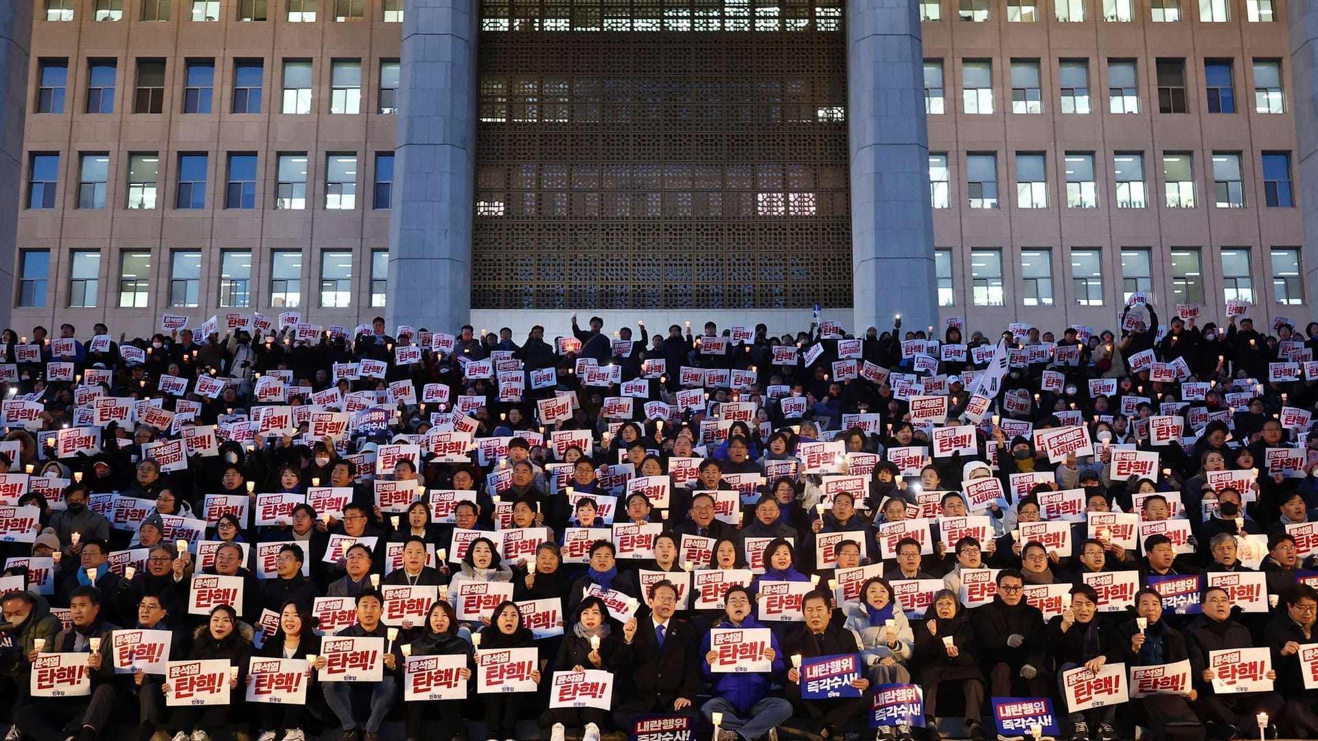 Demonstration gegen das Kriegsrecht in Südkorea.