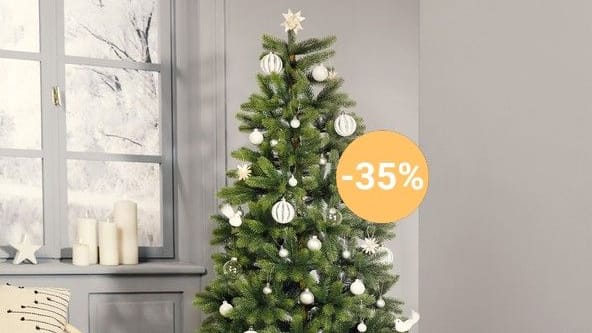 Angebot zur Weihnachtszeit: Sichern Sie sich jetzt diesen künstlichen Weihnachtsbaum bei Aldi für weniger als 50 Euro!