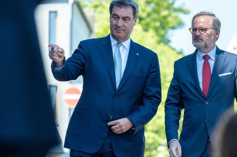 Markus Söder (l., CSU), begrüßt Petr Fiala, Ministerpräsident der Tschechischen Republik, in München (Archivbild).