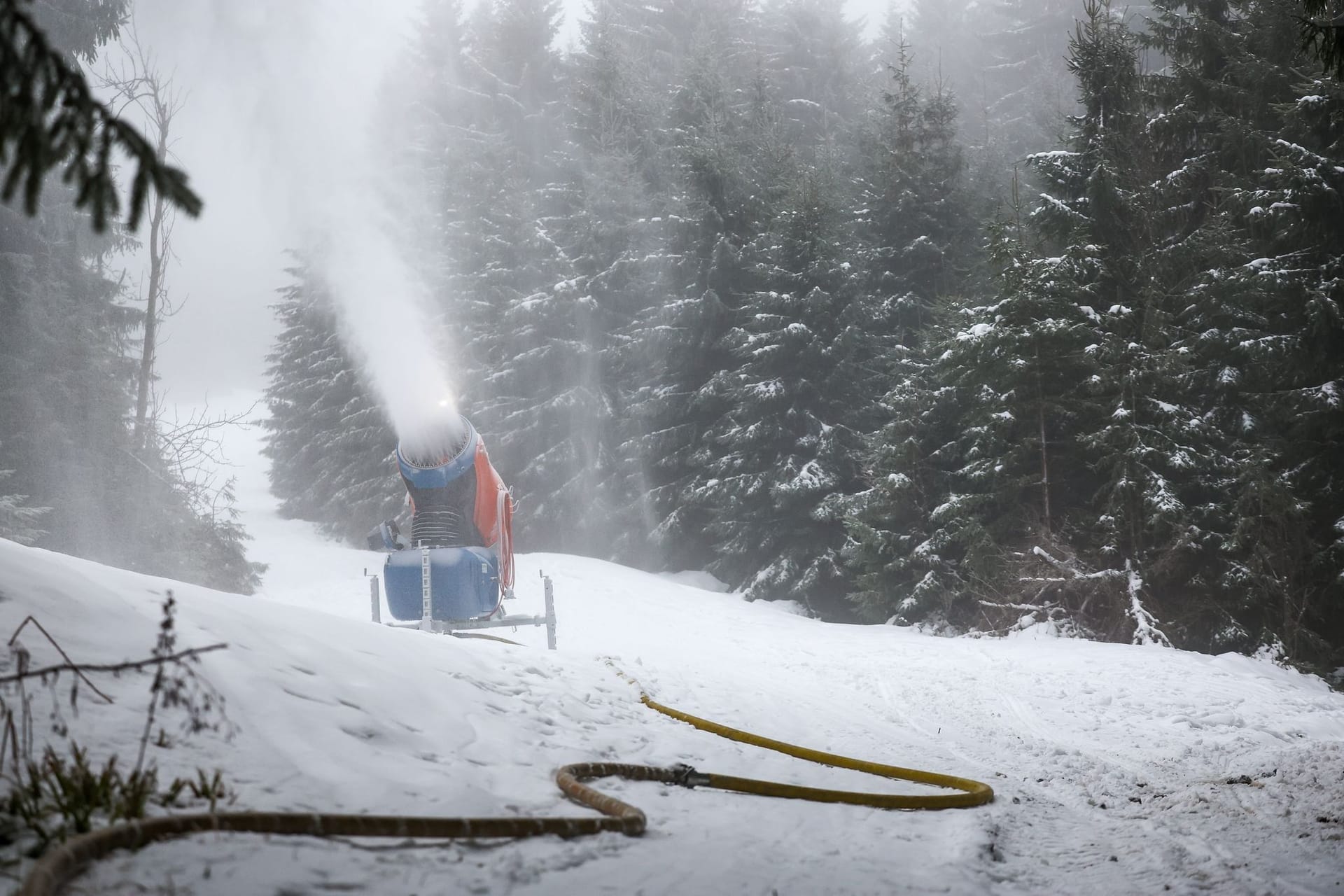 Vorbereitungen für die Skisaison im Erzgebirge