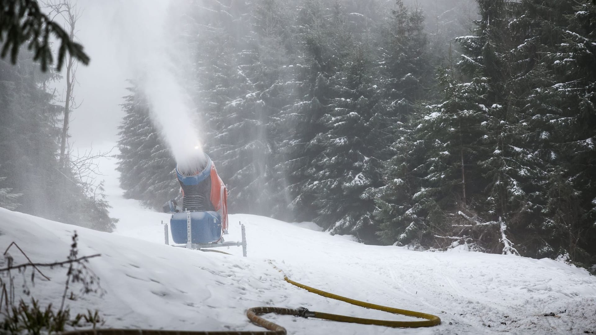 Vorbereitungen für die Skisaison im Erzgebirge