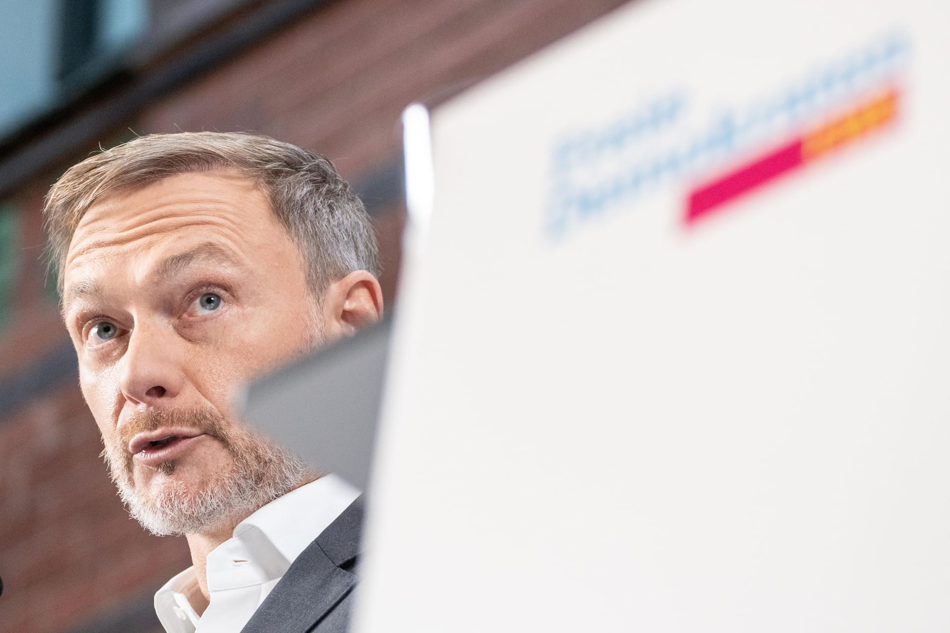 Christian Lindner: Der FDP-Chef kennt die Dynamik von Rücktritt und Comeback, sagt Politloge Volker Kronenberg.