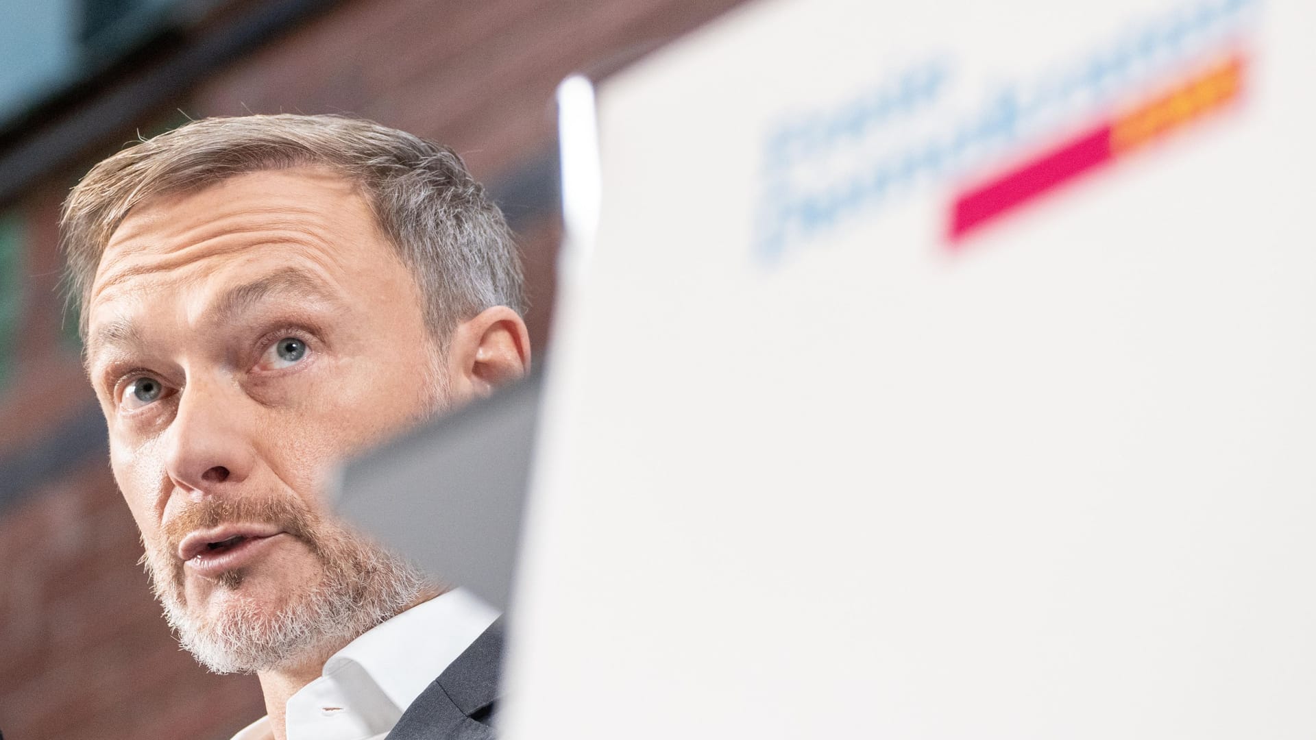 Christian Lindner: Der FDP-Chef kennt die Dynamik von Rücktritt und Comeback, sagt Politloge Volker Kronenberg.