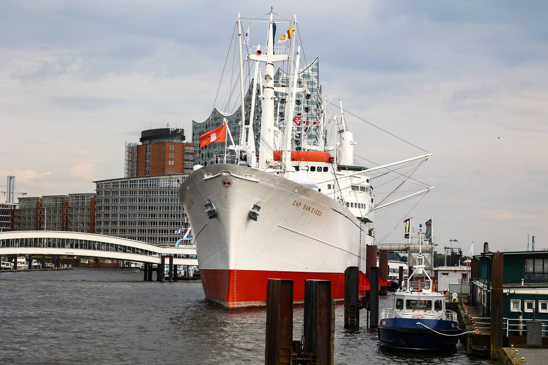 Die Cap San Diego im Hamburger Hafen: Das Museumsschiff plant eine neue Ausstellung – doch das Geld fehlt.