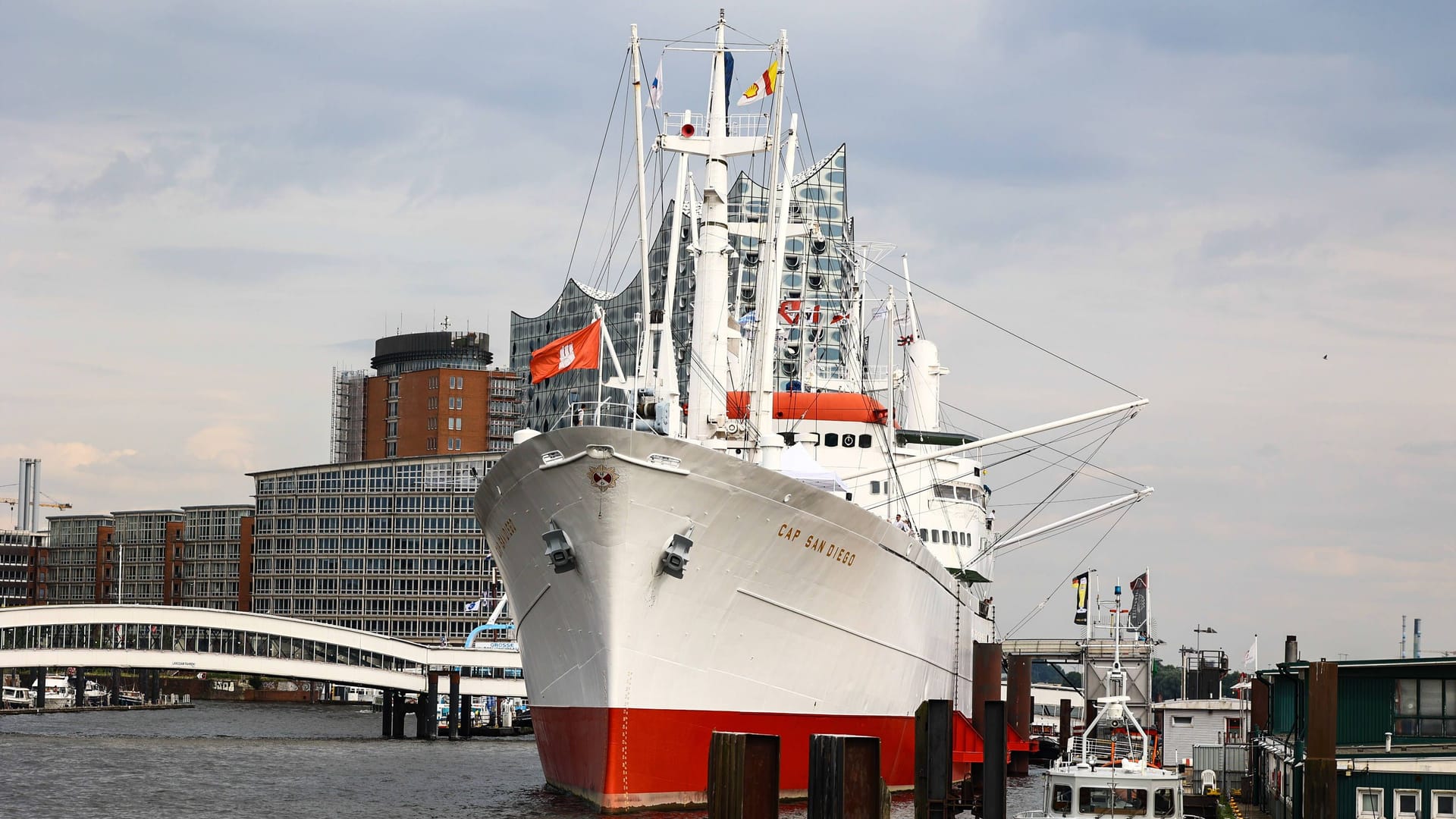 Die Cap San Diego im Hamburger Hafen: Das Museumsschiff plant eine neue Ausstellung – doch das Geld fehlt.