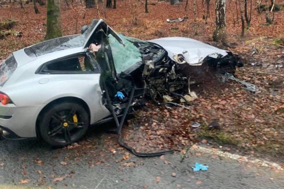 Das völlig zerstörte Auto von Premier-League-Star Michail Antonio.