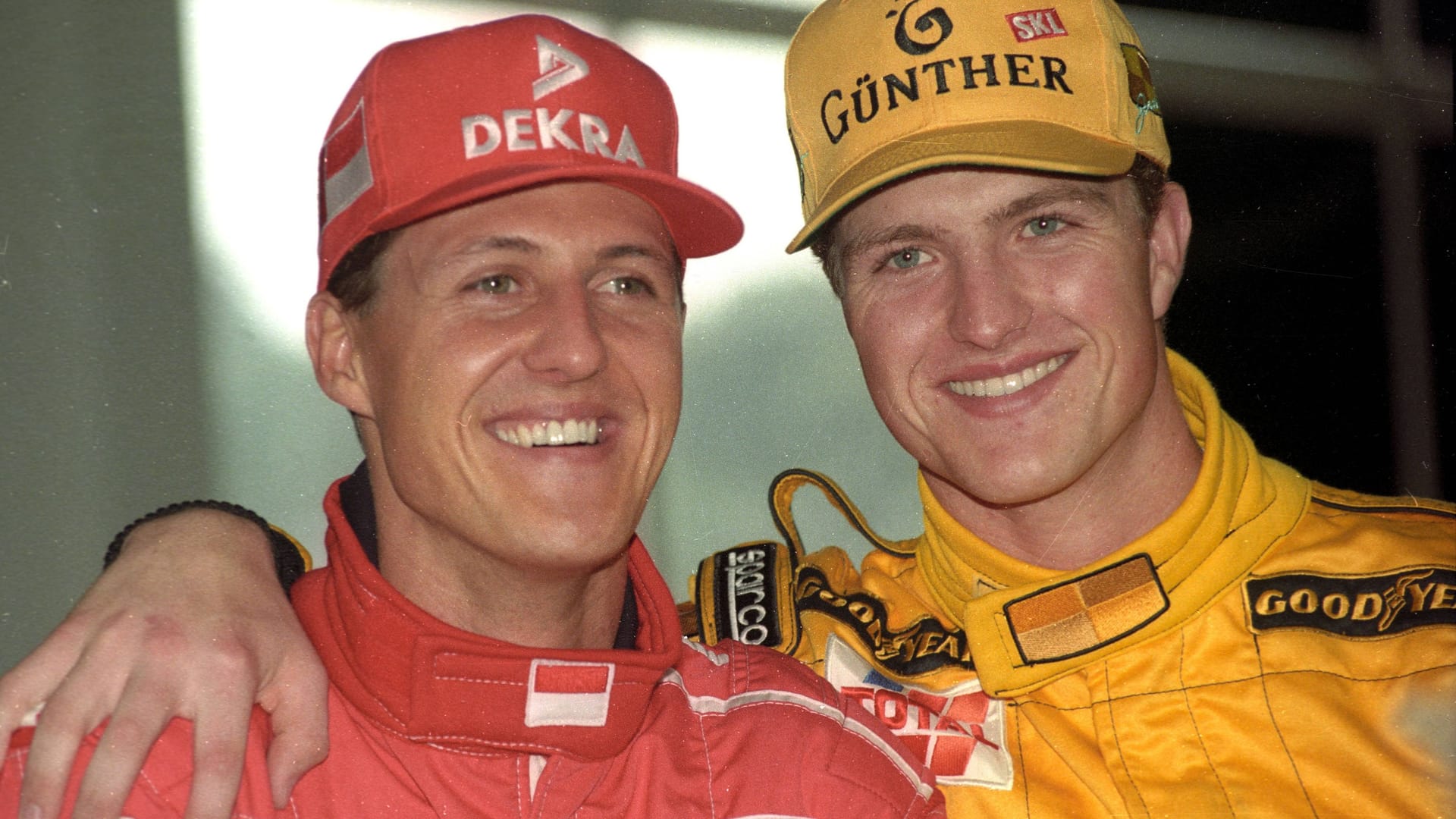 Michael (l.) und Ralf Schumacher: Die Brüder bei der Eröffnung der Indoor-Kartbahn in Kerpen.