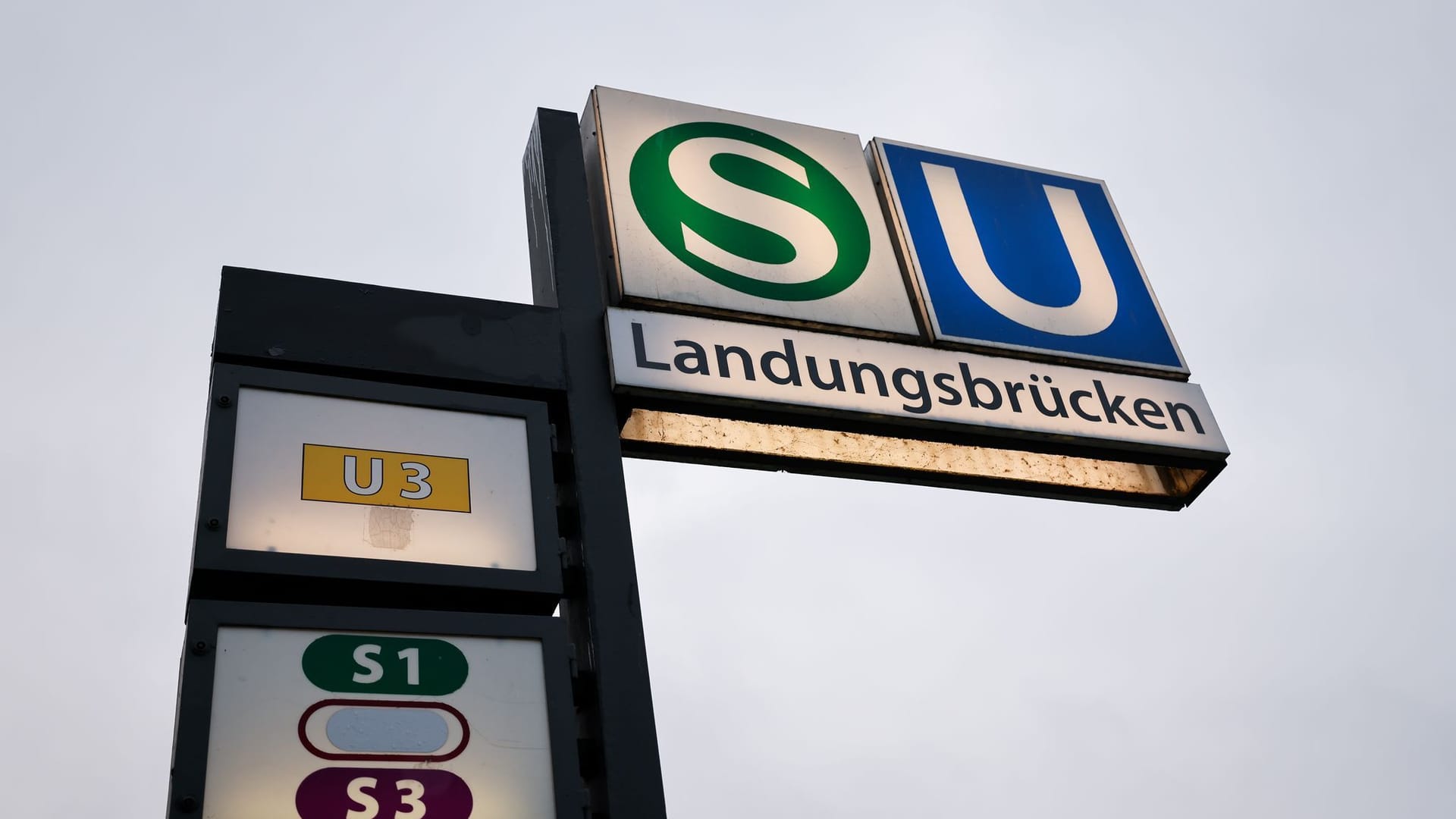 Hamburg - U- und S-Bahnhof Landungsbrücken