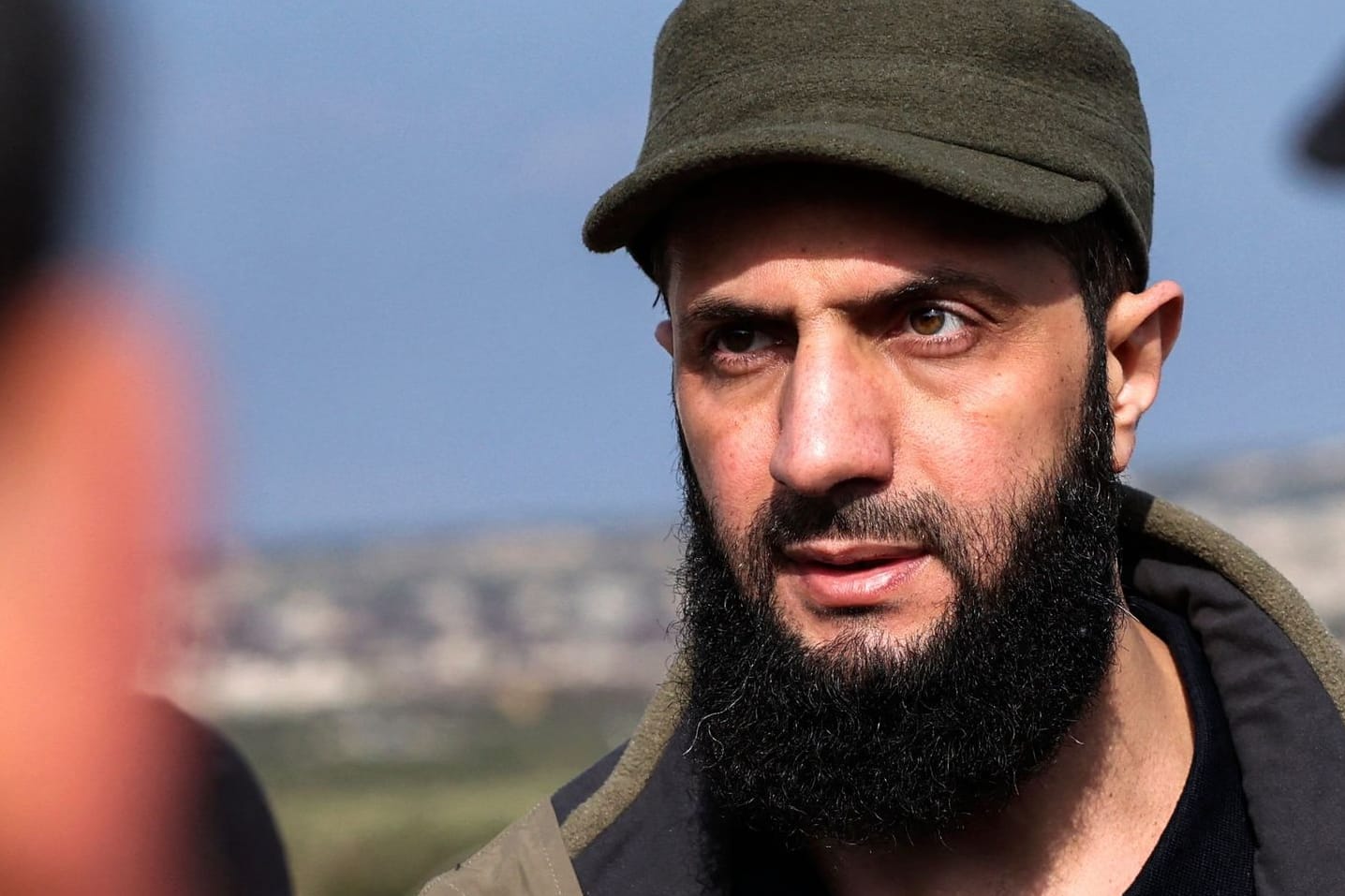 Abu Mohammed al-Julani: Der Chef der islamistischen HTS-Miliz hat mit seinen Männern die syrische Stadt Aleppo eingenommen.