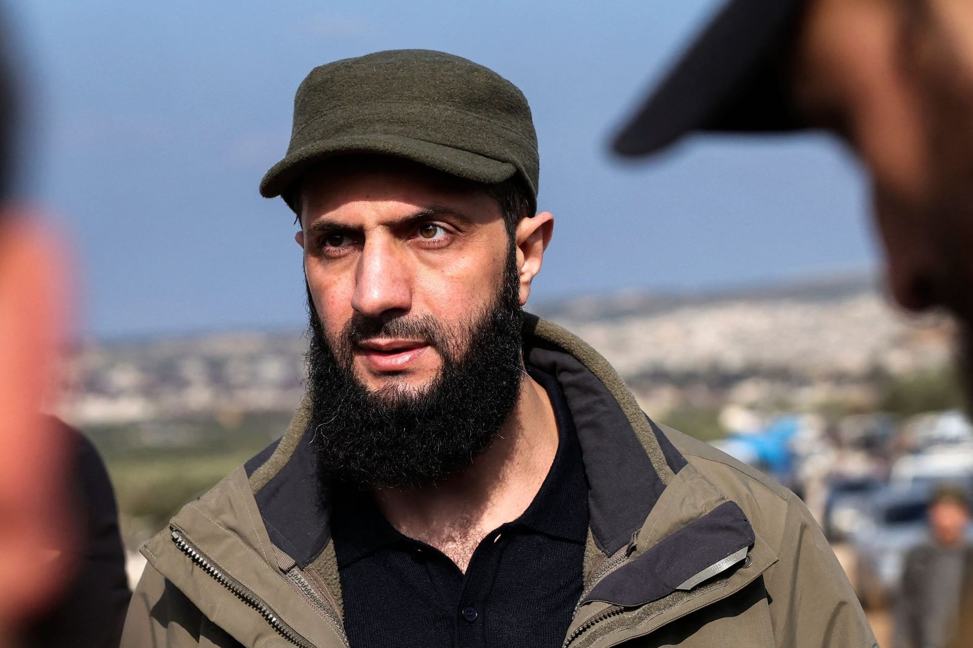 Abu Mohammed al-Julani: Der Chef der islamistischen HTS-Miliz hat mit seinen Männern die syrische Stadt Aleppo eingenommen.