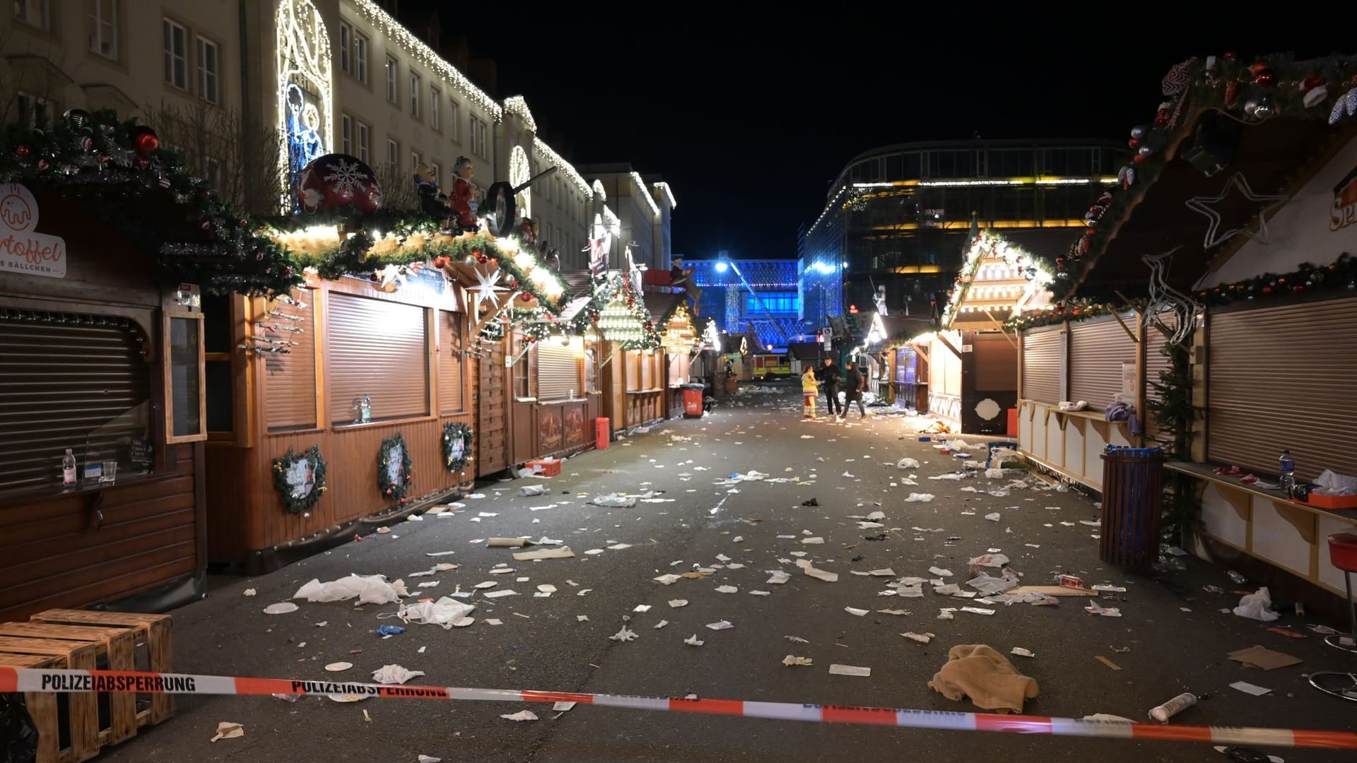 Auto fährt in Menschenmenge auf Magdeburger Weihnachtsmarkt