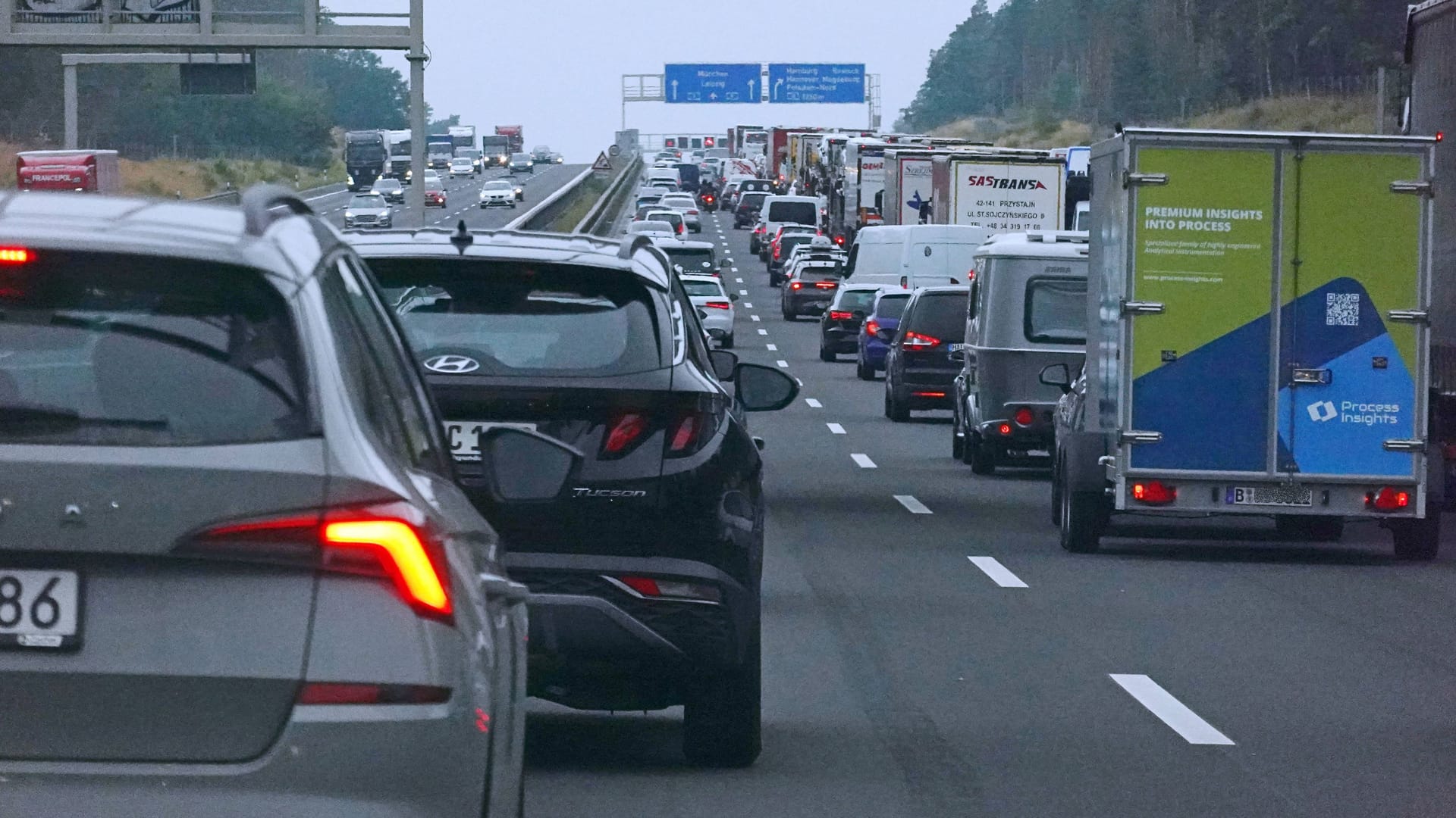 Stau auf dem Berliner Ring (Archivbild): Der ADAC warnt: An Neujahr wird es voll auf den Straßen rund um Berlin.