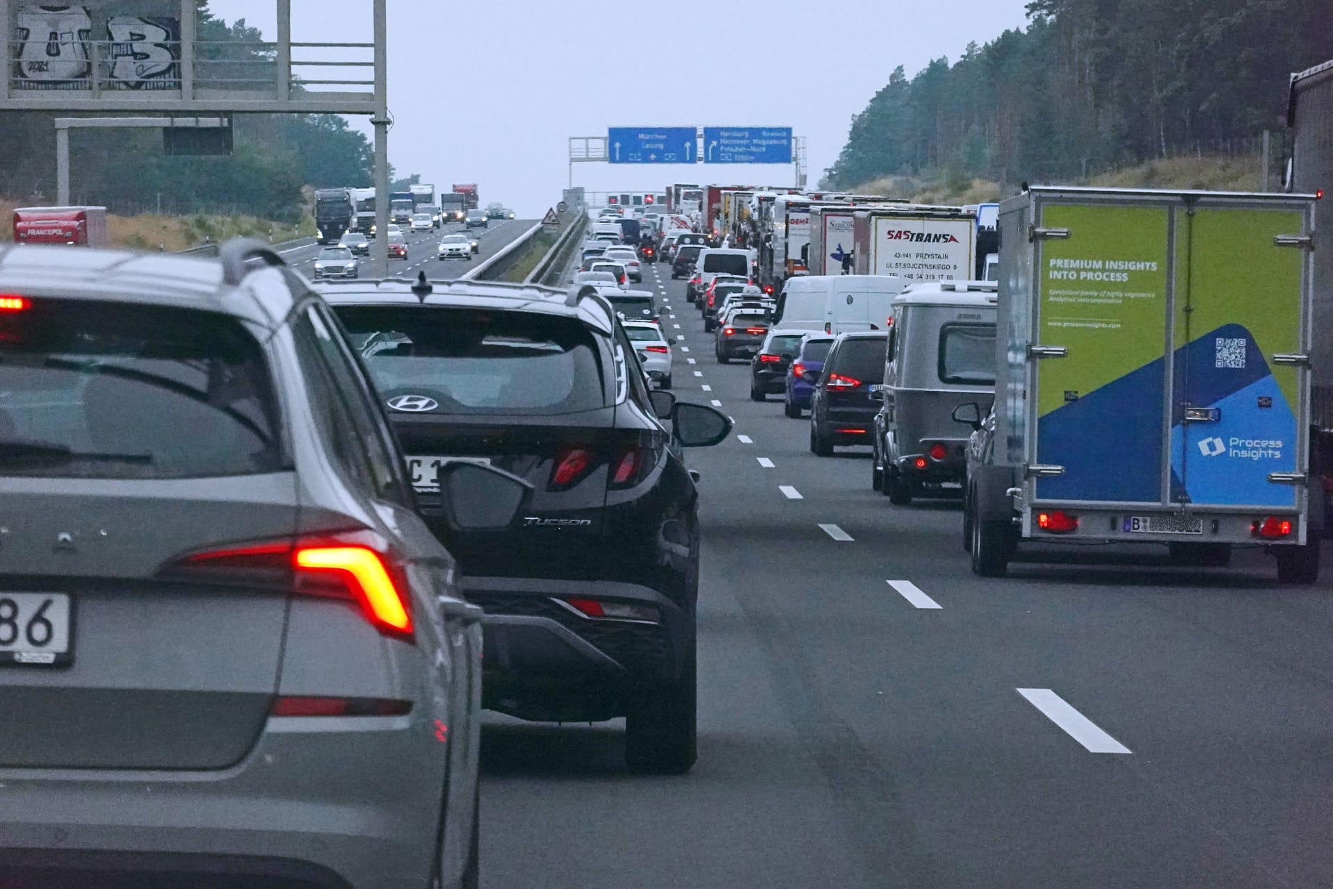 Stau auf dem Berliner Ring (Archivbild): Der ADAC warnt: An Neujahr wird es voll auf den Straßen rund um Berlin.