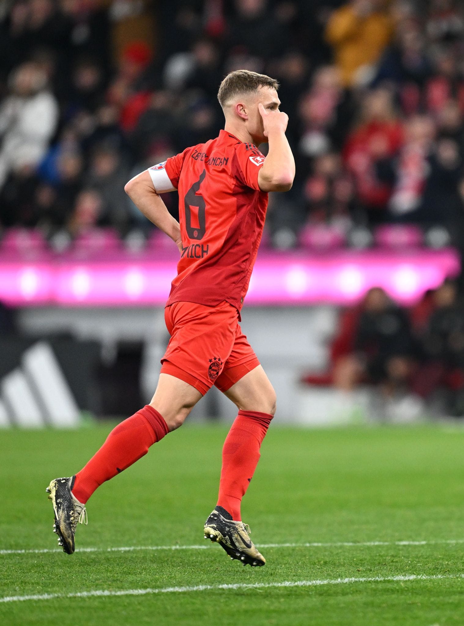 Joshua Kimmich: Passte beim 1:0 direkt nach Ballgewinn gedankenschnell zu Kane in die Spitze. Traf dann per Traumtor aus knapp 20 Metern zum 3:1. Lieferte Davies die perfekte Flanke beim 5:1. War der Chef auf dem Platz. Ganz starke, kapitänswürdige Leistung. Note 1