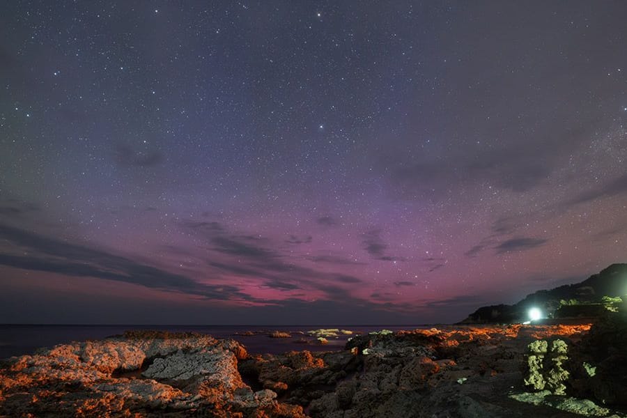 Blaue Aurora: Das ungewöhnliche Spektakel wurde von zahlreichen Menschen fotografiert.