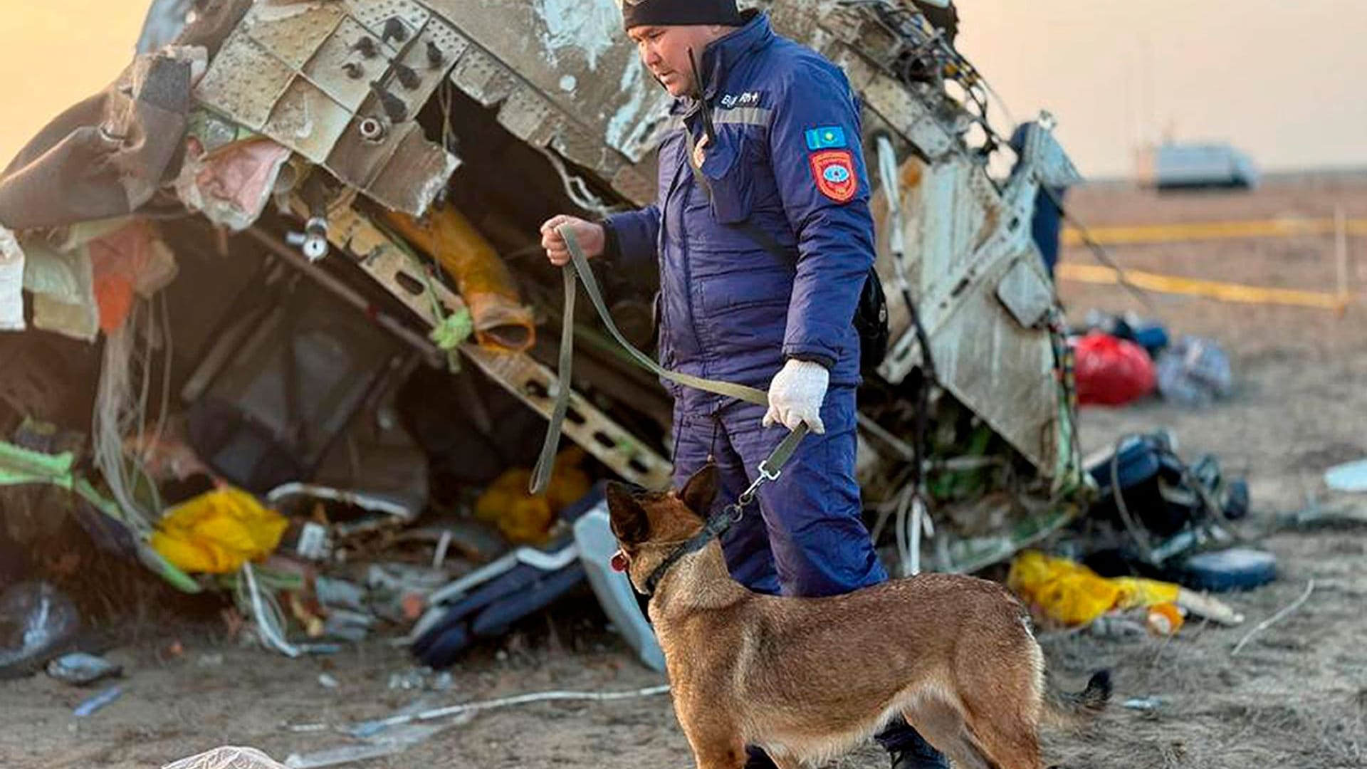 Nach dem Absturz von Passagierflugzeug in Kasachstan