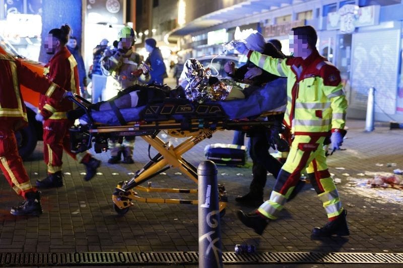 n Alt-Hohenschönhausen ist ein Mann angeschossen worden. Rettungskräfte brachten ihn in ein Krankenhaus.