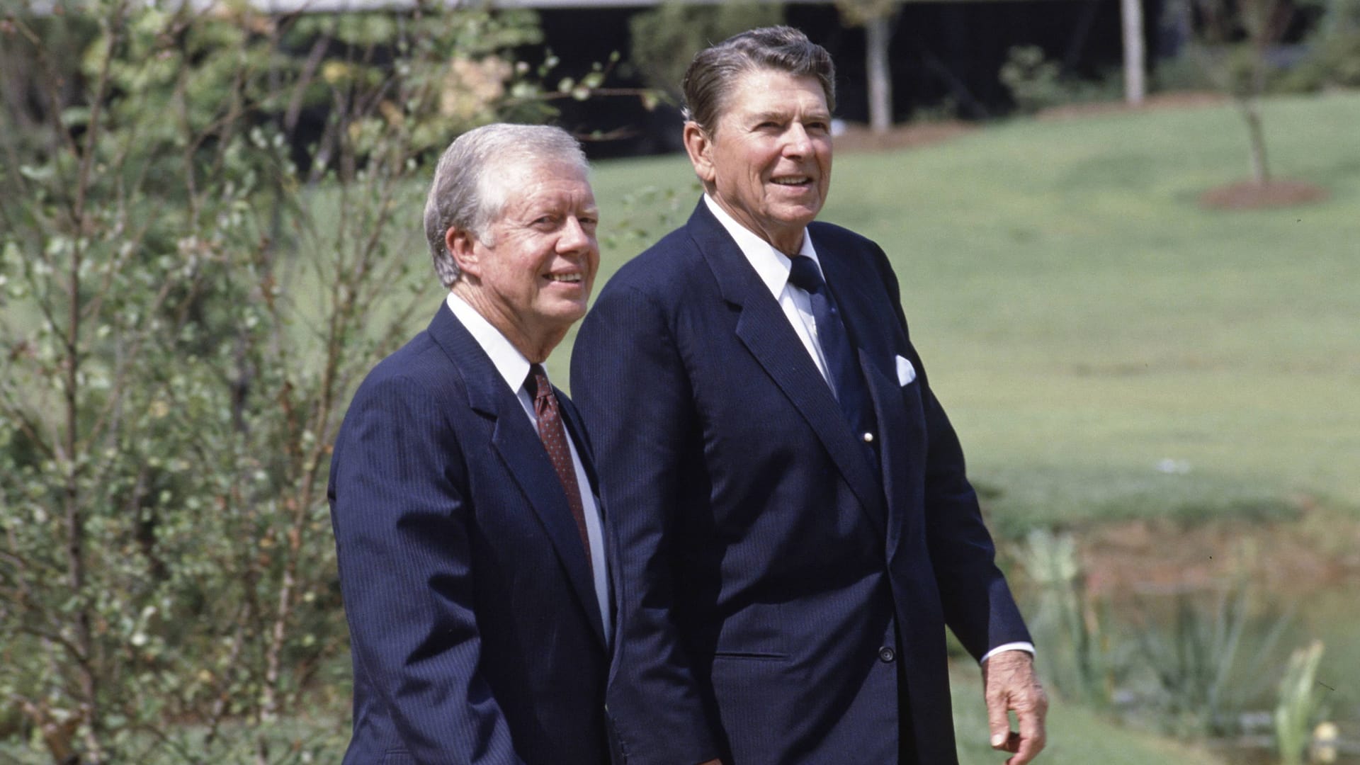 Jimmy Carter (l.) und Ronald Reagan.