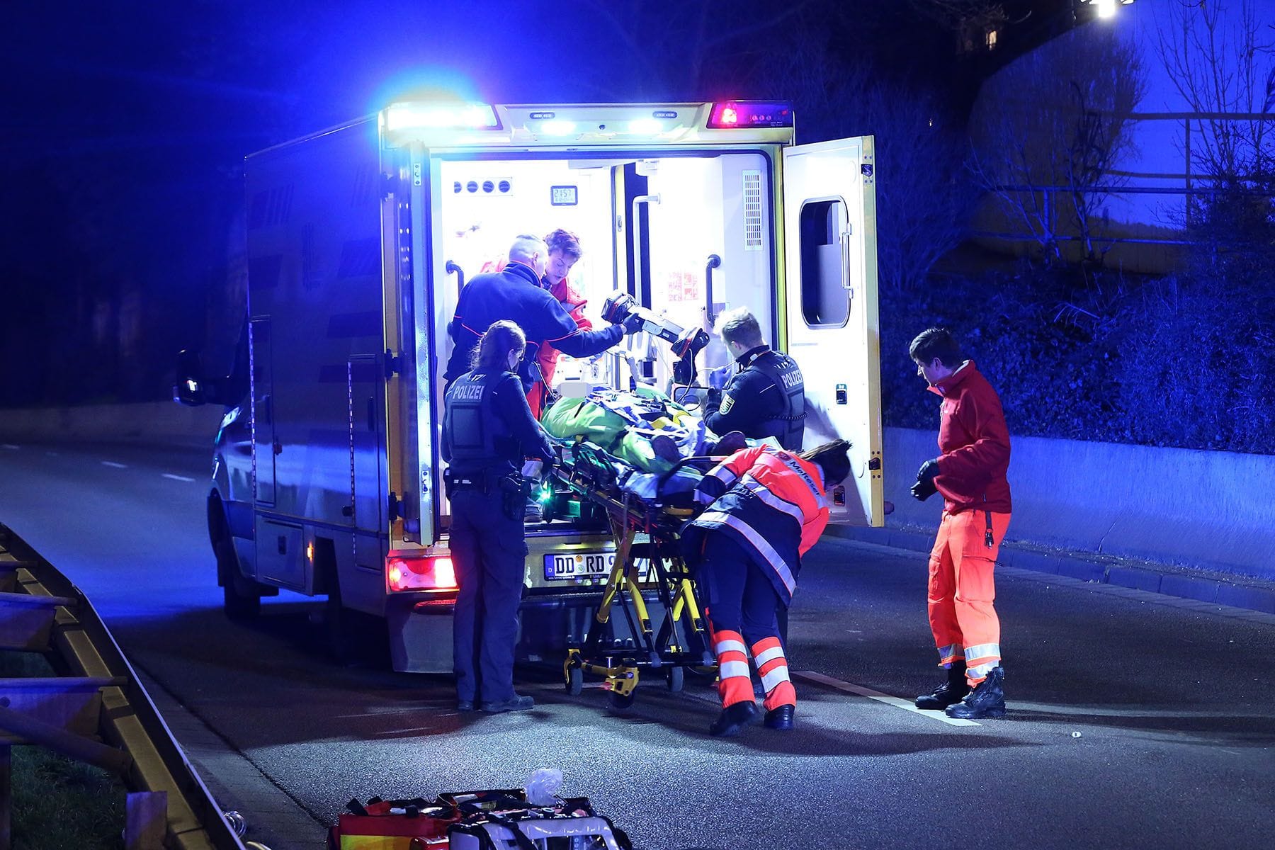 Am Montagabend kam es gegen 21.30 Uhr auf der Coventrystraße (B 173) in Dresden zu einem schweren Verkehrsunfall.