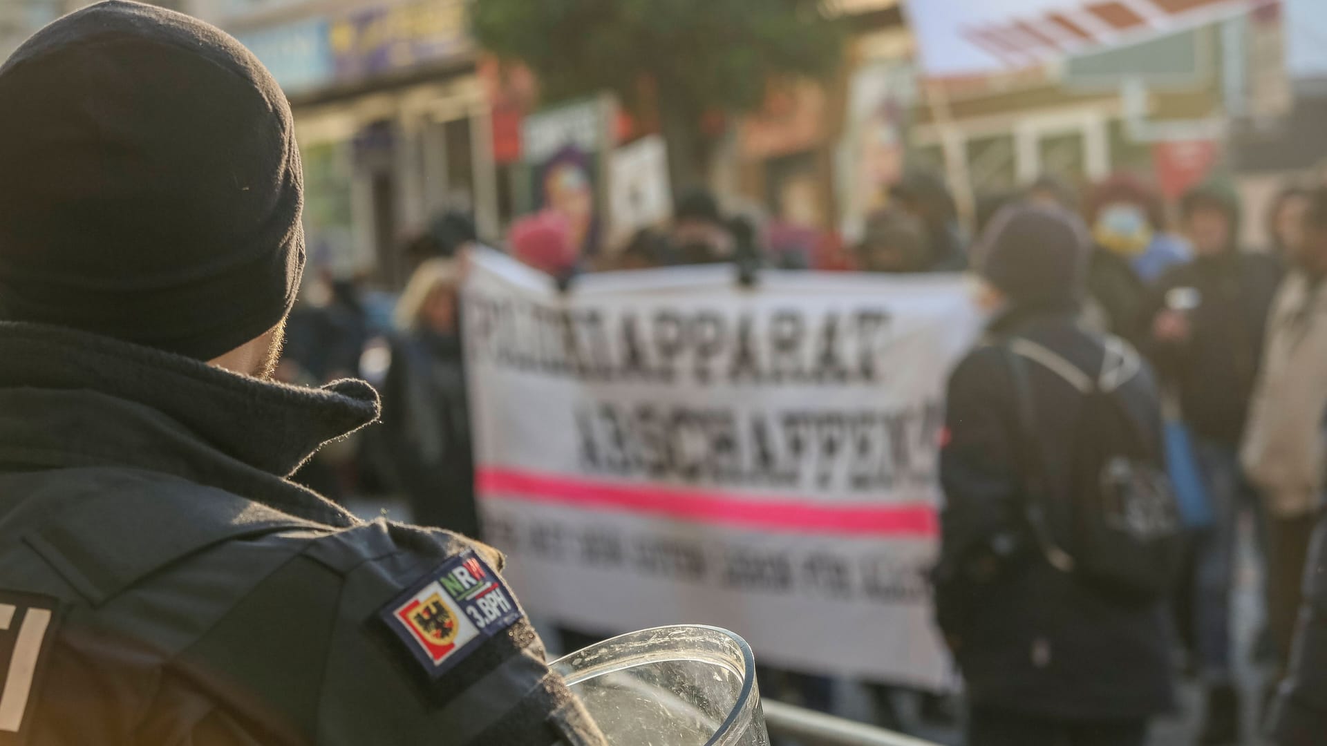 A policeman gave a demonstration for the people of Mouhamed Dramé (Archivbild): On Saturday, there were 1,500 demonstrators.